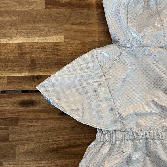 Disney Park Frozen Elsa Anna Cape Silver Jacket Size 4 Toddler Girl Parks Trip - Picture 13 of 16